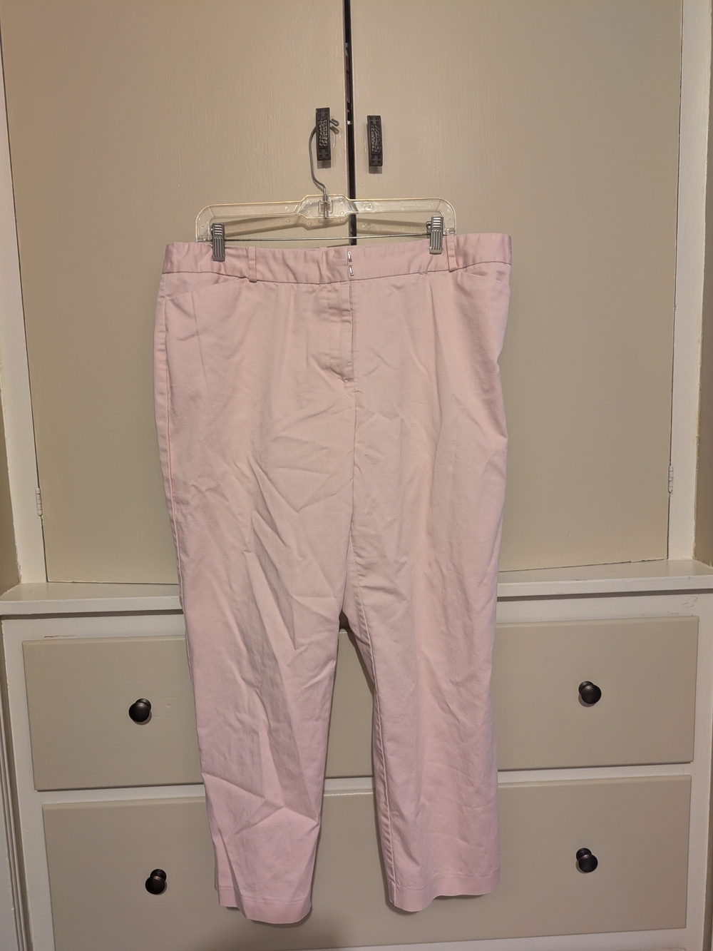 Liz Claiborne Pale Pink Cropped Pull-On Capri Pants